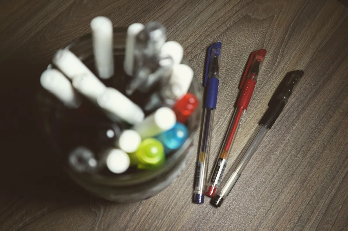 Gel Pens vs Ballpoint Pens: Which Is Better for Everyday Writing?